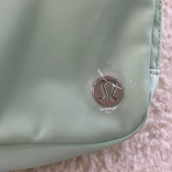 β€οΈ Lululemon Everywhere Belt Bag Mint Moment NWT - Picture 3 of 6